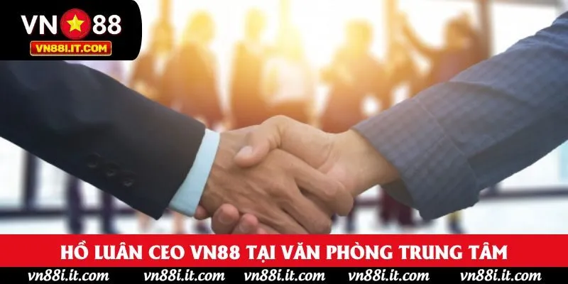 Hồ Luân CEO VN88 tại văn phòng trung tâm